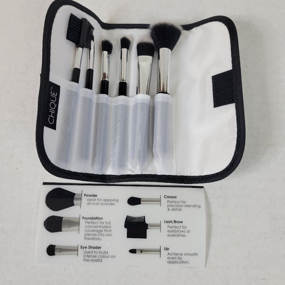 Chique‎ Eye Makeup Applicator Set With Case